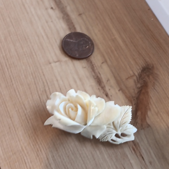 Vintage Genuine Ivory brooch - Picture 5 of 5